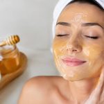21 bienfaits du miel sur le visage : les secrets d’une peau éclatante