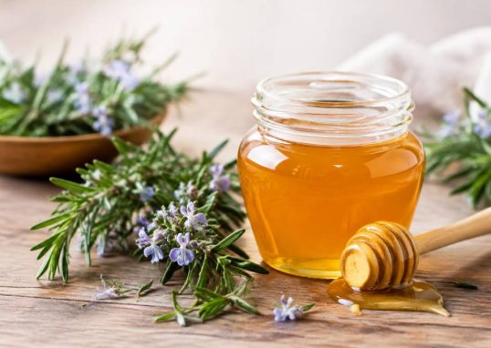 Bienfaits du miel de romarin : ses atouts pour la santé et le bien-être