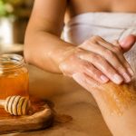Miel sur la peau : bienfaits et précautions d’emploi