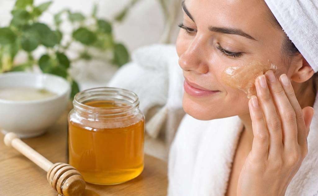 Miel et peau : bienfaits et précautions d’utilisation du miel pour la peau