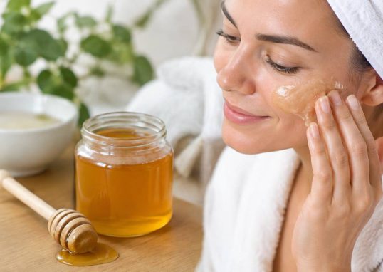 Miel et peau : bienfaits et précautions d’utilisation du miel pour la peau